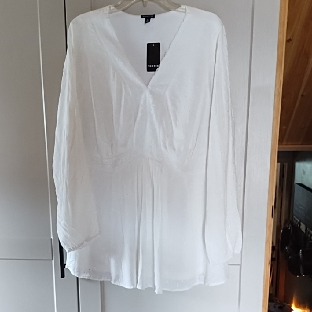 torrid White V-Neck Long Sleeve Blouse